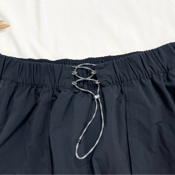 Hoka One One Moabi River Black Elastic Drawcord Pull On Gym Shorts Size Small - Picture 4 of 7